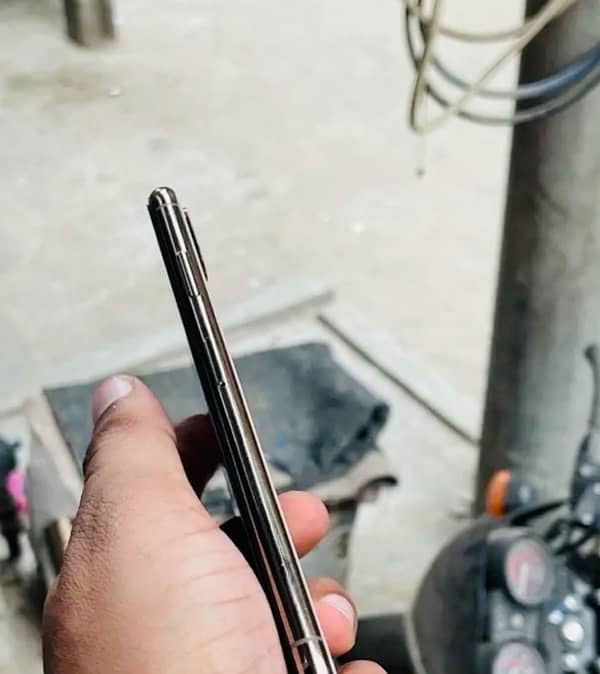 Iphone Xs max 512 gb pta approve 5