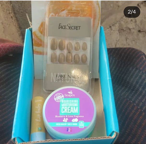 skincaredeal includes : soapex mostrizer- 'nails-'lipbalim-ponds mask- 1