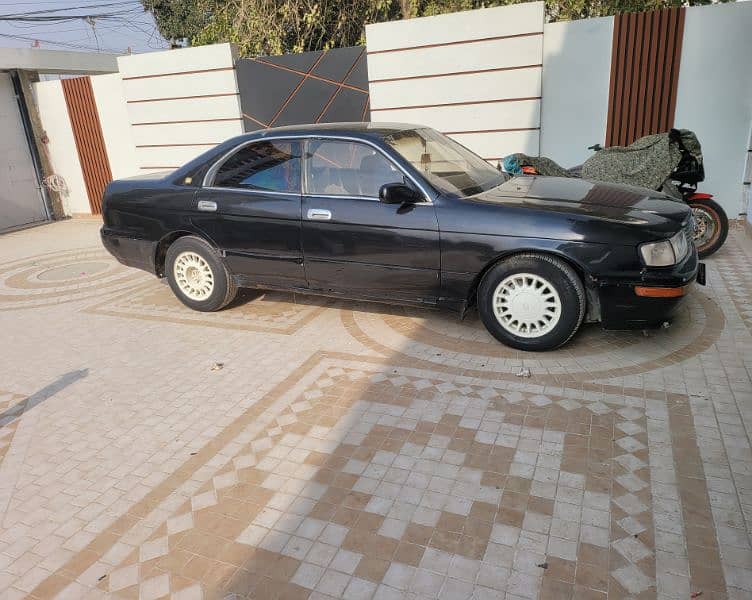 Toyota    Crown 1