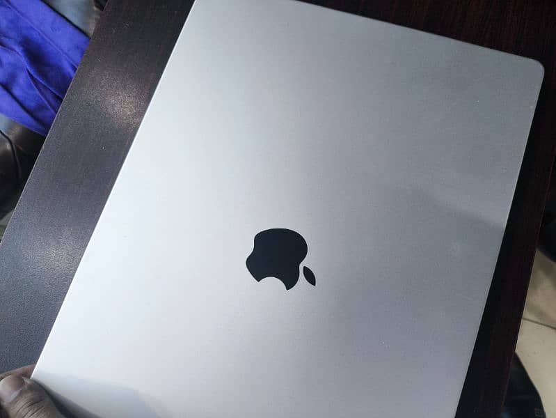 i7 i9 M1 M2 M3 Apple MacBook available 0