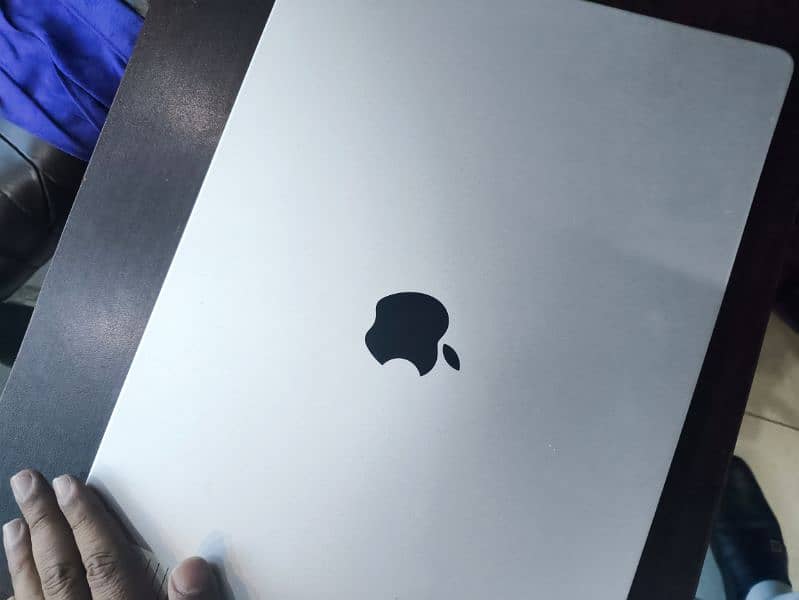 i7 i9 M1 M2 M3 Apple MacBook available 1