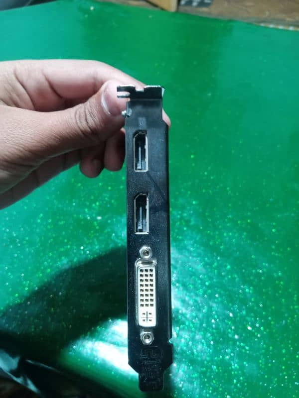 ATI GRAPHICS CARD V4800 DDR 5 1