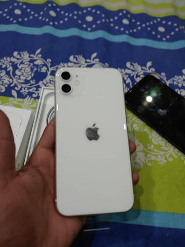 Iphone 11 non pta 10/10 condition 0