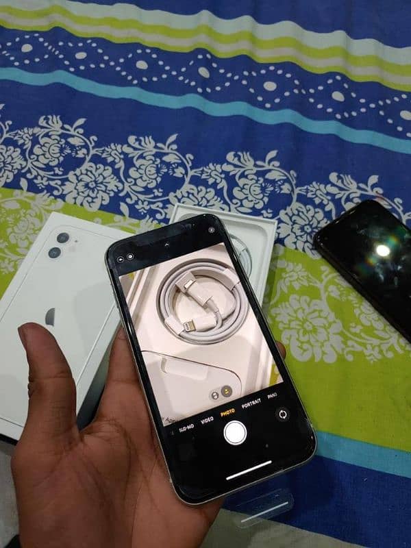 Iphone 11 non pta 10/10 condition 1