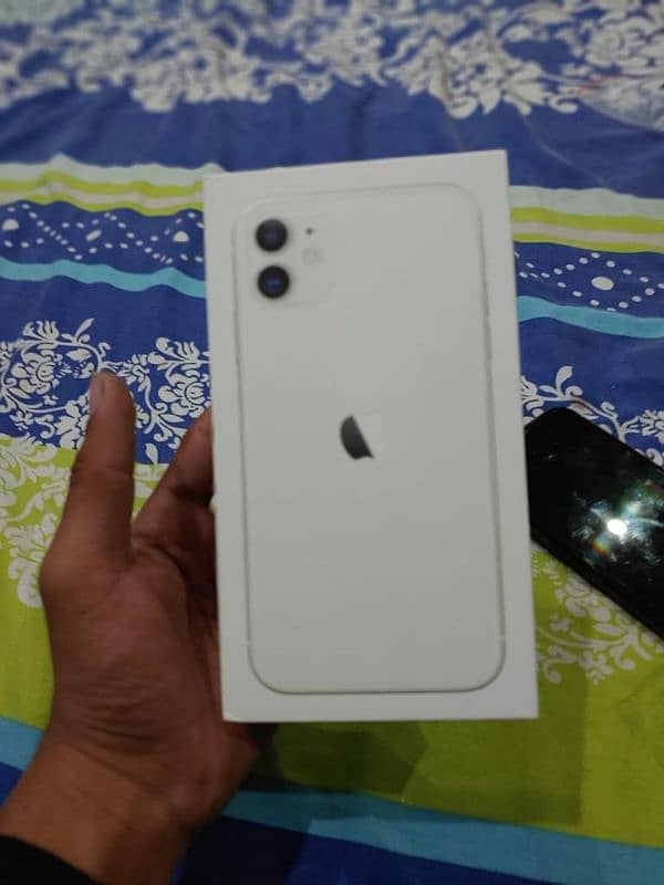 Iphone 11 non pta 10/10 condition 5