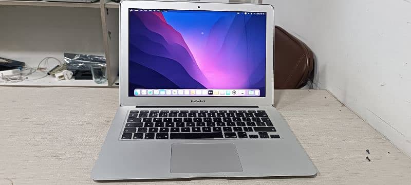 Macbook Air 2017 13.3" Ci5 8/128gb 0