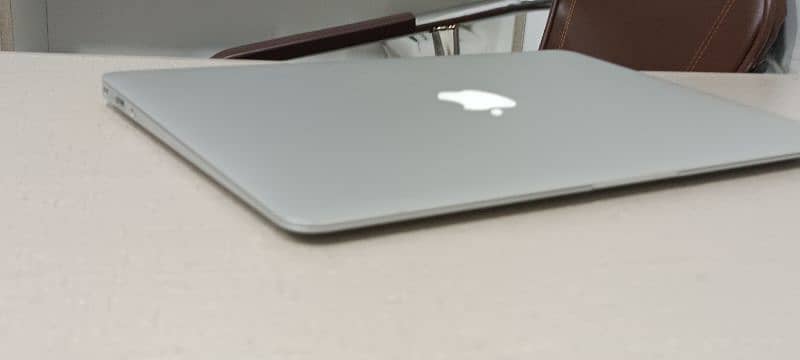 Macbook Air 2017 13.3" Ci5 8/128gb 16