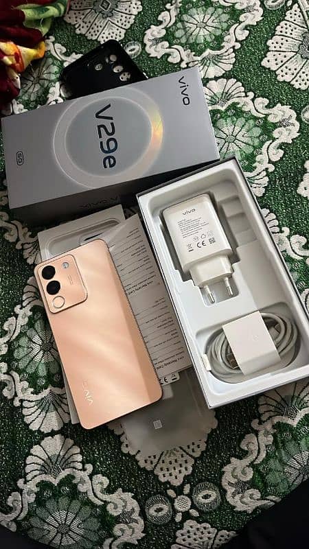 VIVO V 29e 5g  256 gb 1