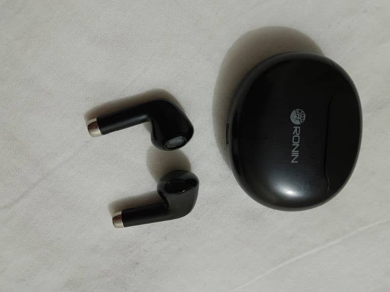 Ronin R 475 earbuds 2