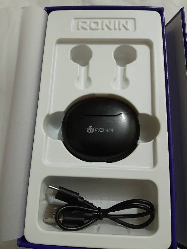 Ronin R 475 earbuds 5