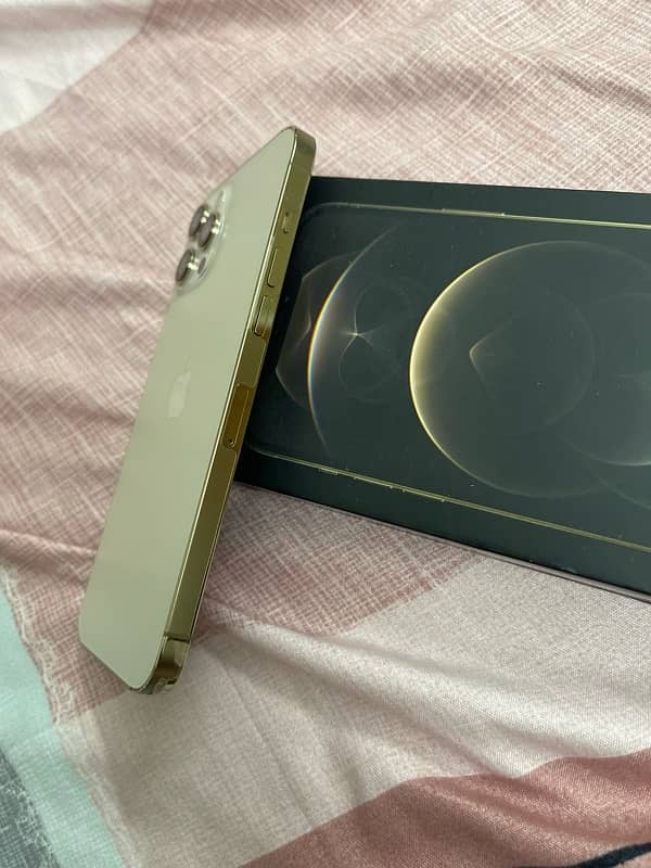 I Phone 12 pro max complete ime match Box 3