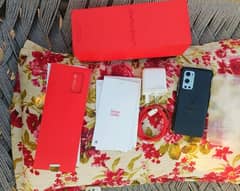 I am selling One plus9 pro silver 8/128gb  le2123 with all accessories