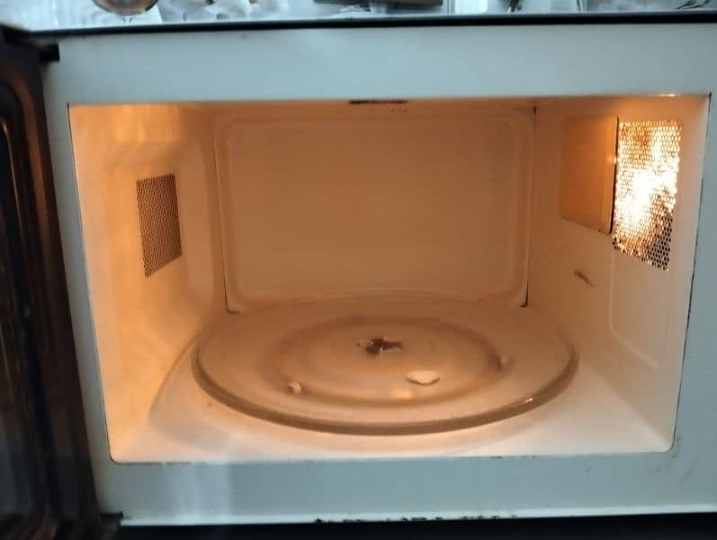 National Microwave Oven – Fully Functional & Reliable 2