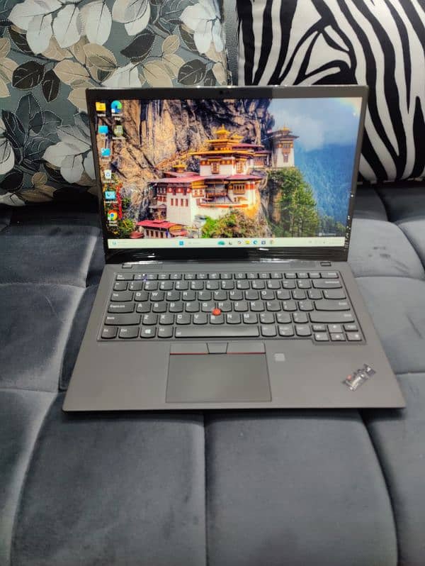 Lenovo Thinkpad X1 Carbon Gen 6 i7 8th Generation 16/256 14" 2k Disp 1