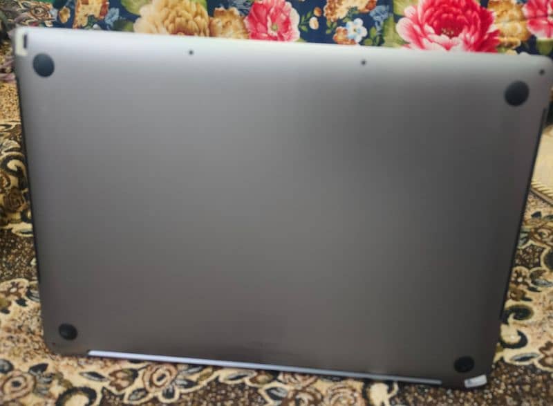 Macbook Pro 2019 | Touch Bar | 32GB Ram | 512GB SSD | 4GB Graphic Card 3