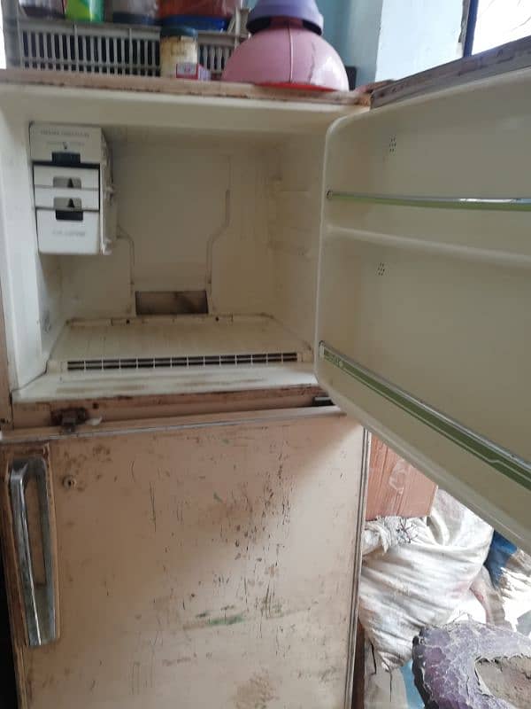 National Fridge D-frost 13 cubic 2