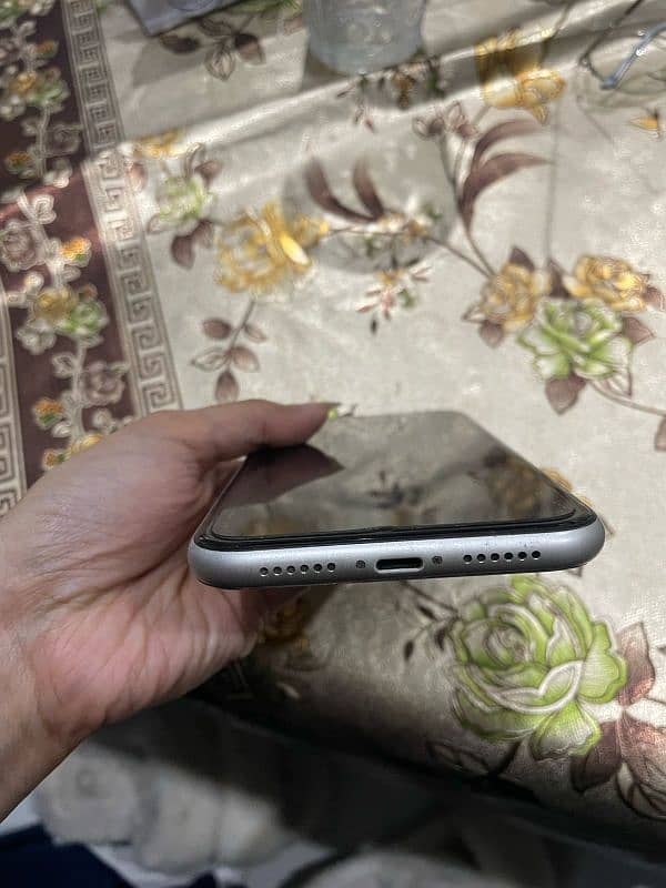 one year use Kia hai condition 10of10 non PTA I phone 11 4