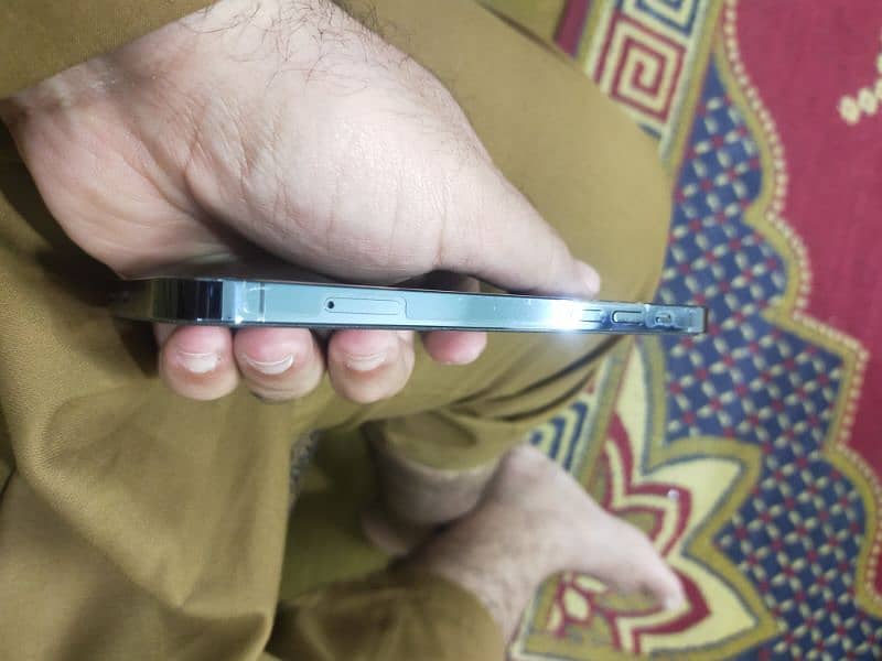 iphone 12pro bohat achi condition ma ha 4