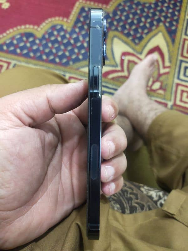 iphone 12pro bohat achi condition ma ha 10