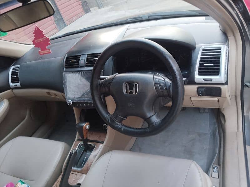 Honda Accord 2005 4