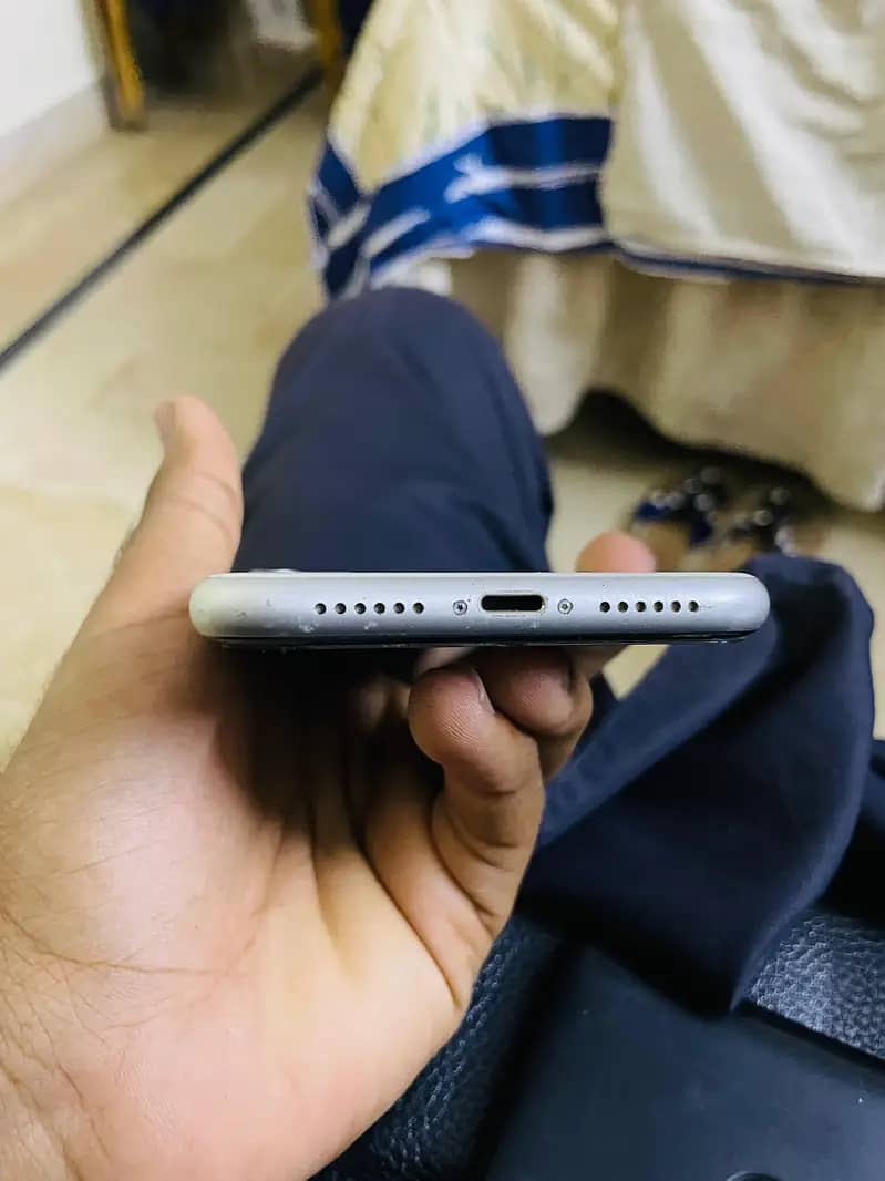 Apple iPhone 11 3