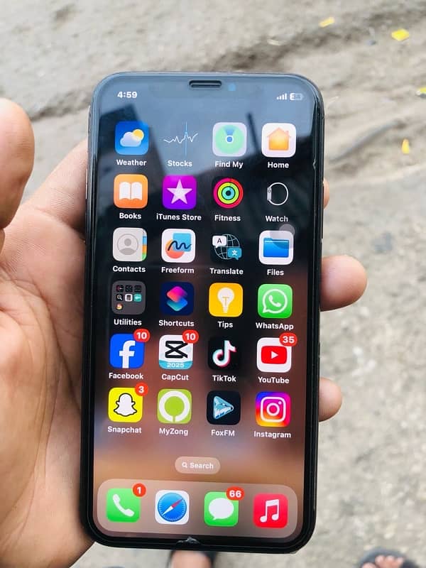 iPhone X 4