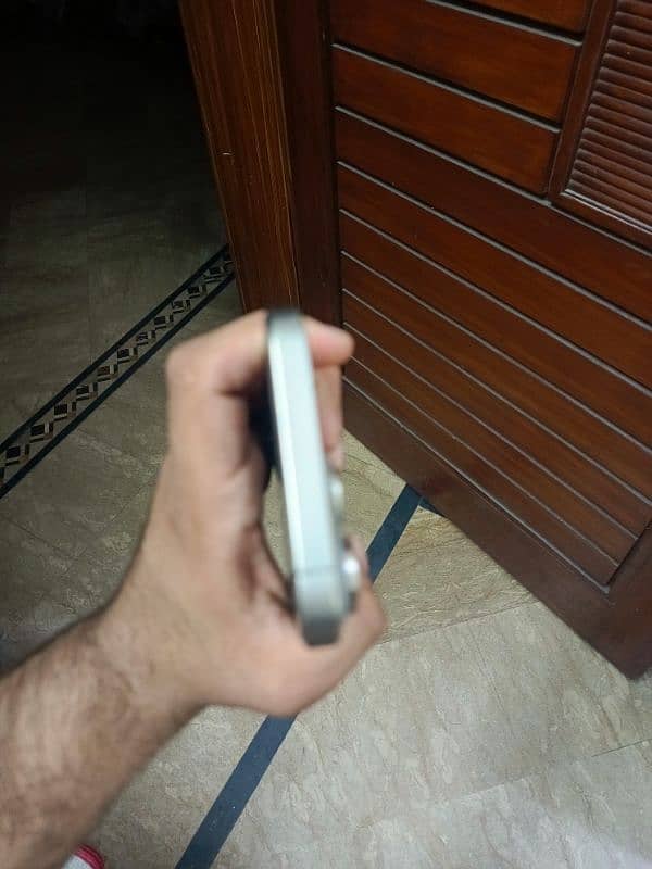 iPhone 15 pro max 256 gb natural titanium 1