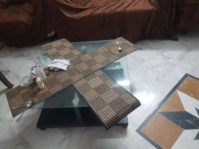 victorian style 4 seater sofa set with table only few months used. 2