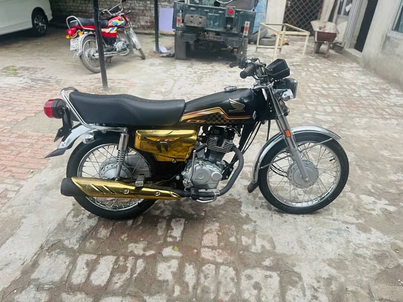 HONDA 125 self start 804 Black with Gold special 804 number 1