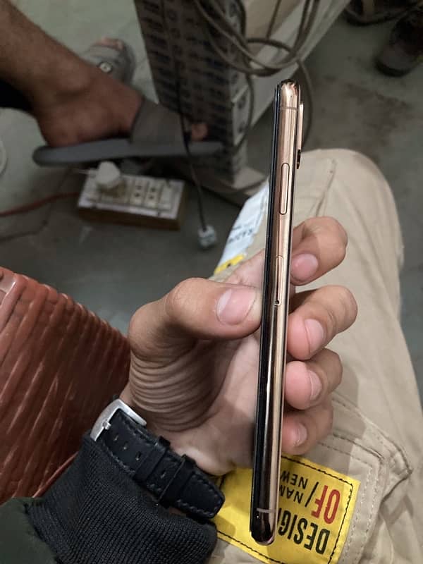 IPhone XS Max  PTA Approved 256 gb 3