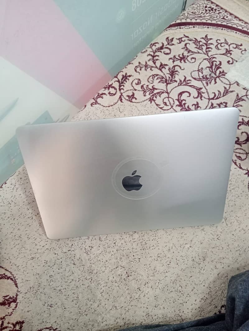 MacBook Pro 2017 core i7 16 GB RAM 13 inch 0