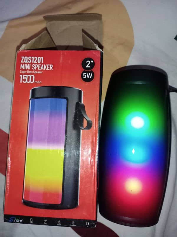 Bluetooth speaker Rechargable RGB Led 0