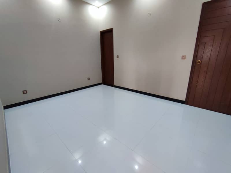 200 SQ Yards 3 Bed Dd For Rent Prime Location 2