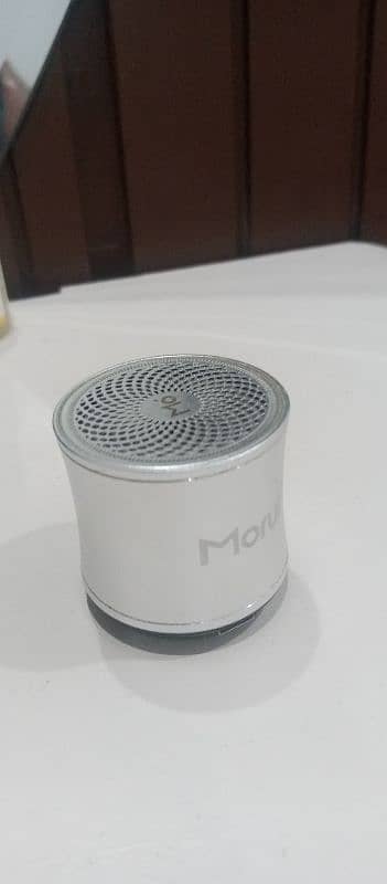Morui by speakers 0