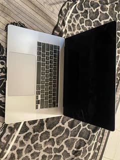 Macbook 2019 Pro/Core i7/Touch Bar/16GB Ram/512 ssd/13" Retina Display