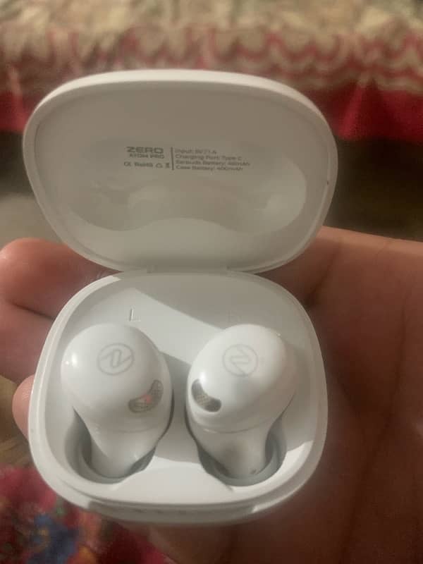 Zero lifestyle Atom Pro Airbuds 1 Month Use 1