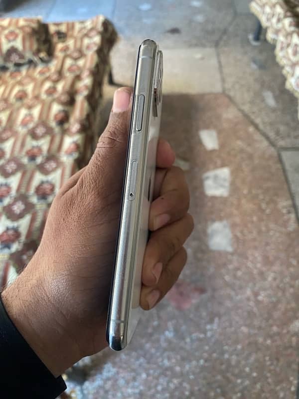 iPhone x pta approved 64 gb with box good condition 2