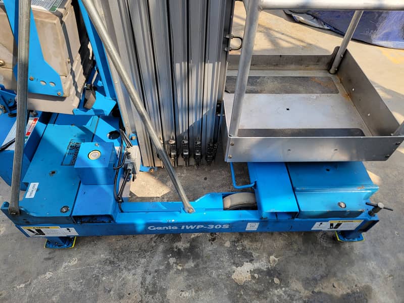 GENIE IWP-30S Self Propelled Driven 36 Ft Man Lift Scissor Lift 4 Sale 14