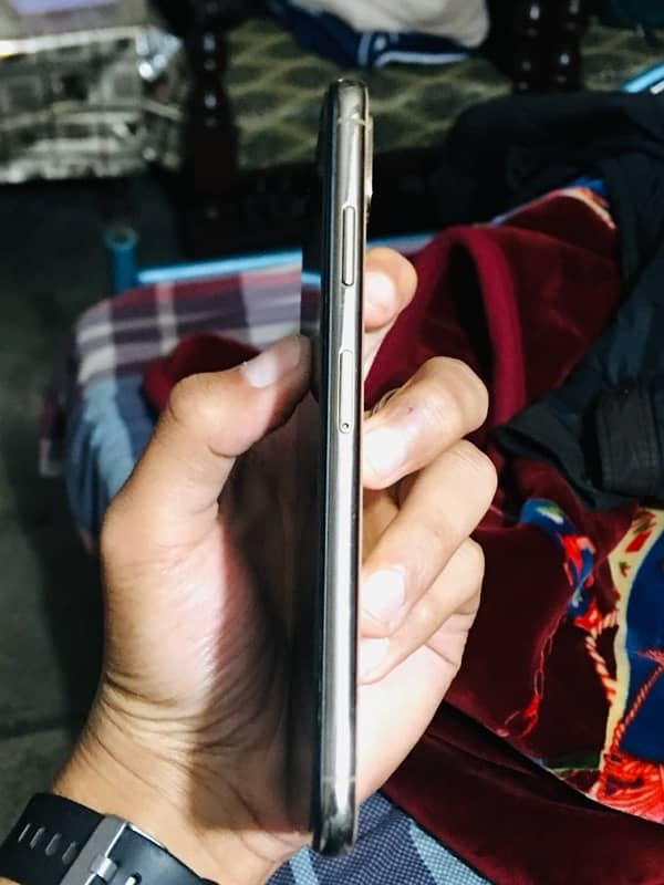 iphone XSmax chance wala ha 5