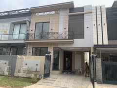 5 MARLA BRAND NEW HOUSE ON MAIN BOULEVARD "100" FEET WIDE ROAD NEAR TO MAIN GATE ENTRANCE IS FOR SALE