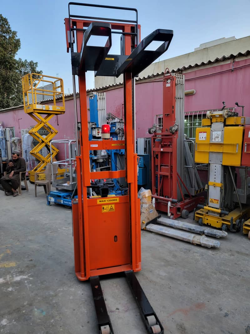 CARR EFFE 1200 Kg Stand on Full Electric Stacker Lifter Forklift 10