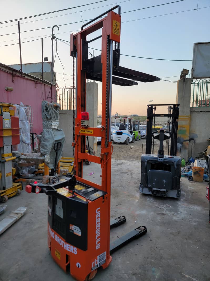 CARR EFFE 1200 Kg Stand on Full Electric Stacker Lifter Forklift 11