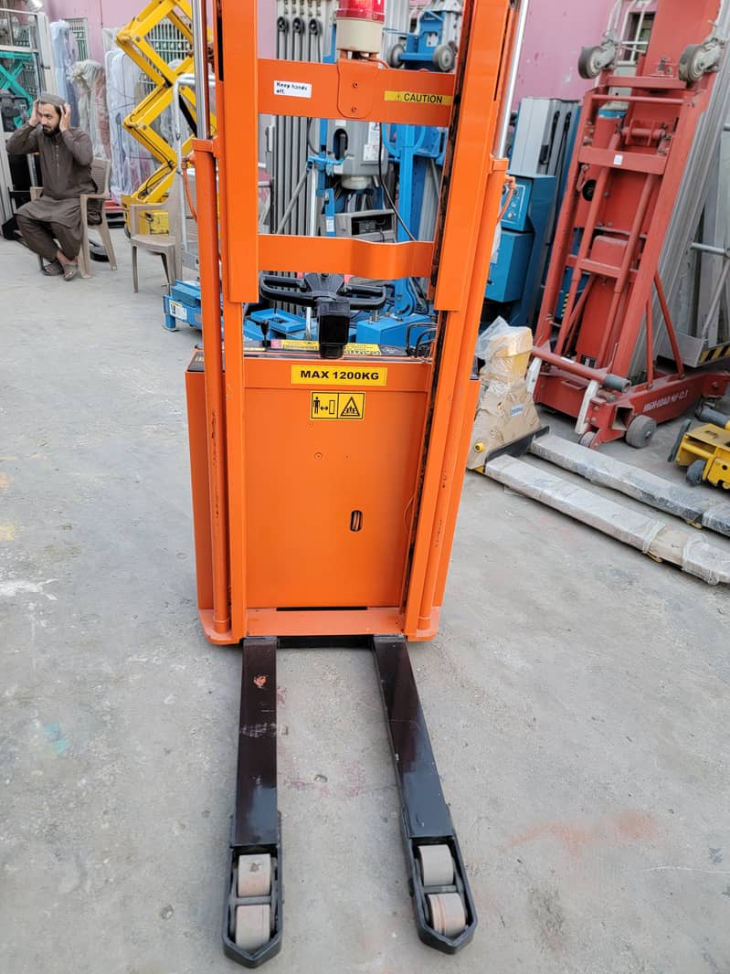 CARR EFFE 1200 Kg Stand on Full Electric Stacker Lifter Forklift 13