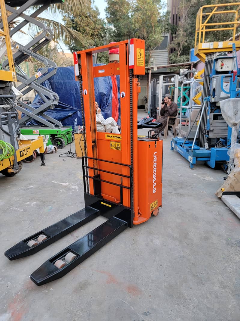 CARR EFFE 1200 Kg Stand on Full Electric Stacker Lifter Forklift 16