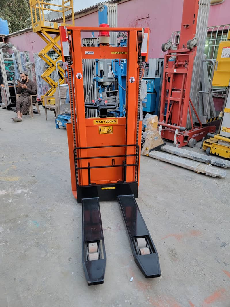 CARR EFFE 1200 Kg Stand on Full Electric Stacker Lifter Forklift 17