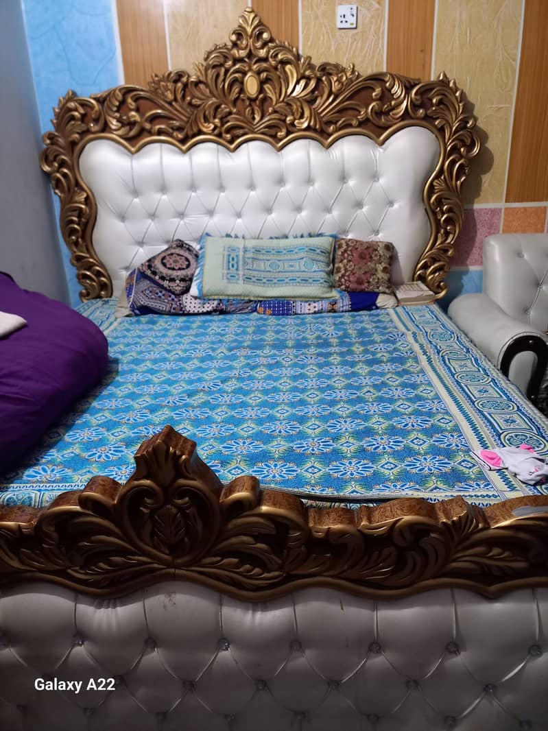 Poshish King bed like new 1