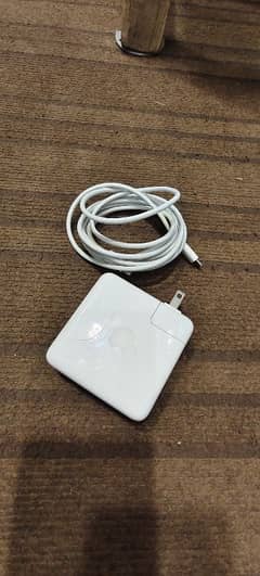 MAC BOOK CHARGER