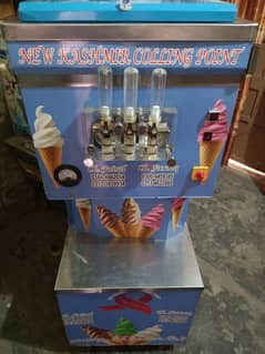 Brand New Ice Cream Machine. 1.5 tan. Ki Hy ek season chali Hui Hai