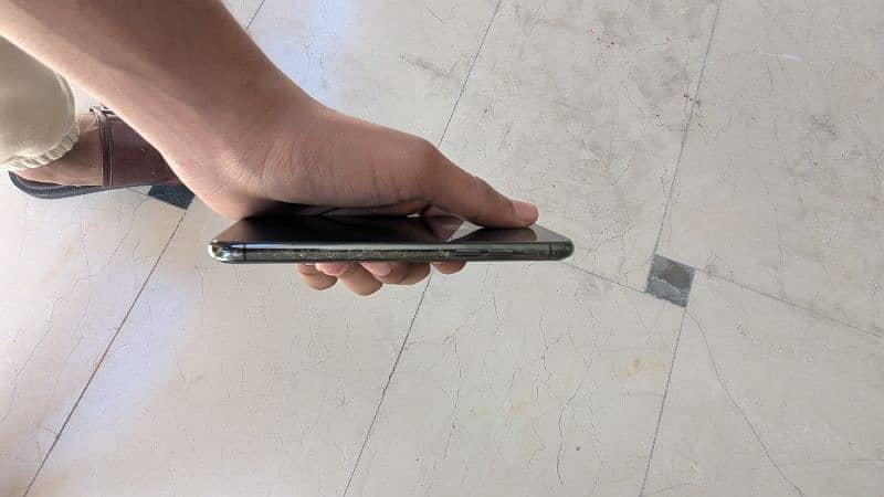 iPhone x available for urgent sale 3