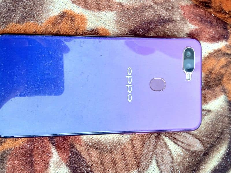 OPPO f9 ram4 rom 64 in 10 /9 condition 0